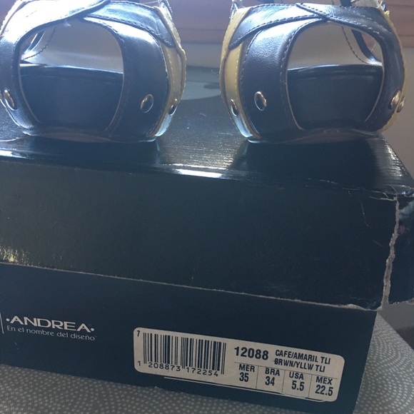 Andrea size 5 1/2 heels made in Mexico - Picture 7 of 7